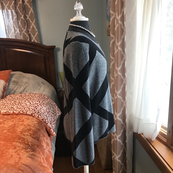Ann Taylor ⚜️ Grey & Black Design Sweater - Picture 4 of 7